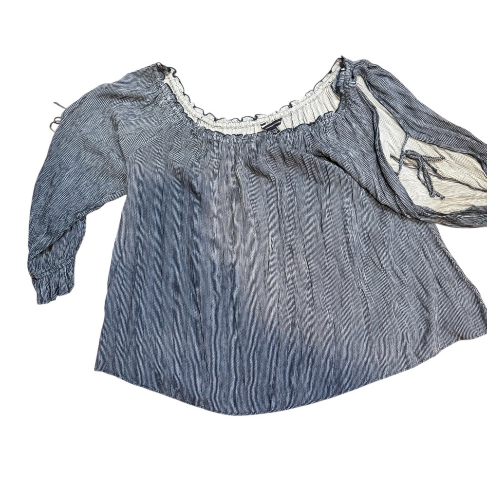 American Eagle Outfitters Off-Shoulder Gray Blouse - Picture 3 of 4